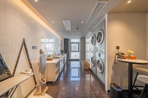 atour hotel huishan gold st