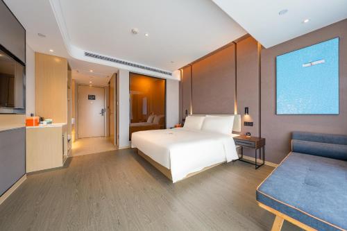 atour hotel huishan gold st