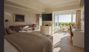 the clarendon bantry bay