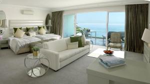 the clarendon bantry bay