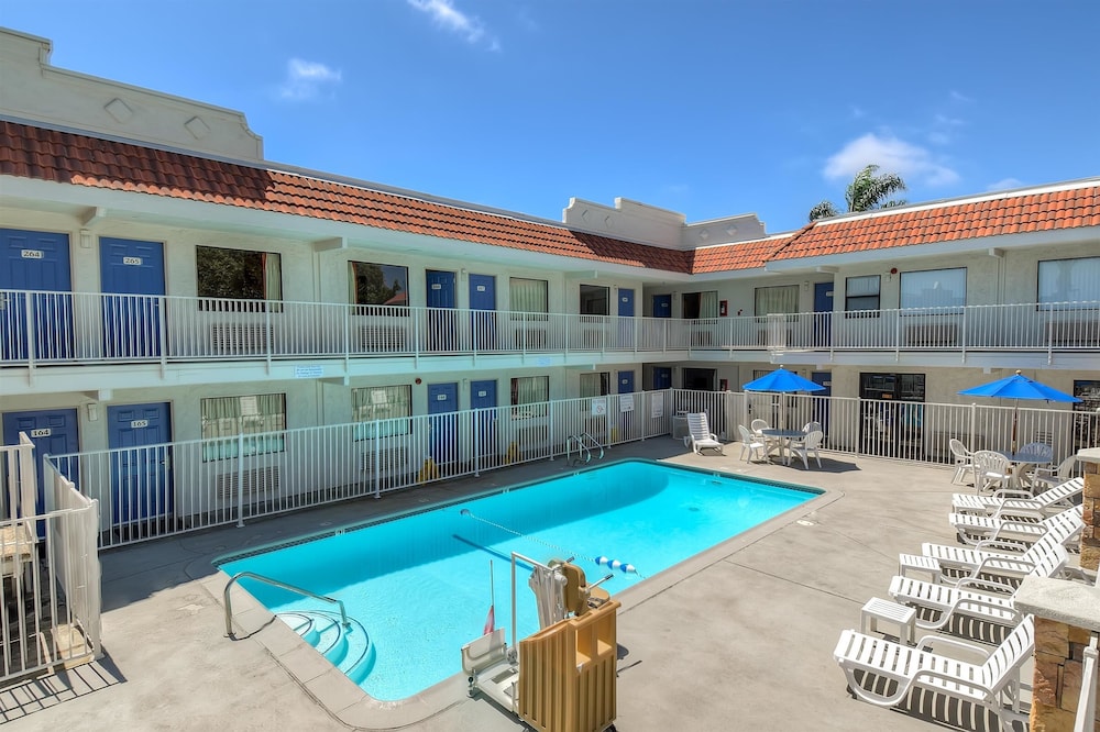motel 6 carlsbad ca east