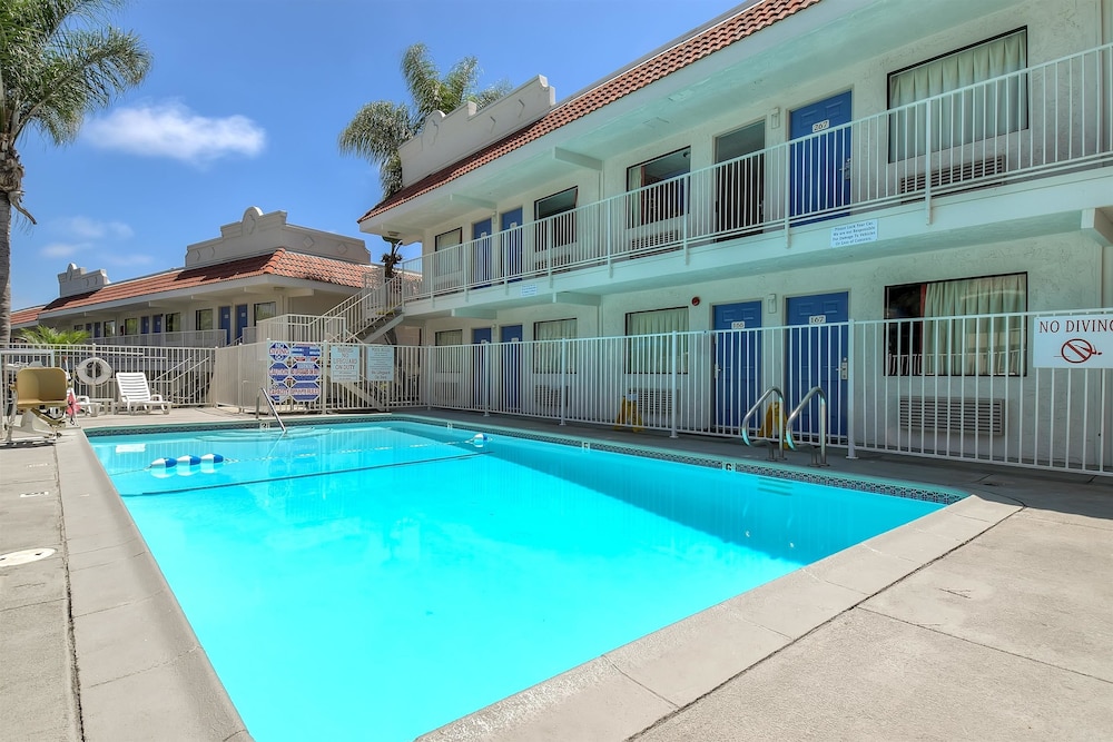 motel 6 carlsbad ca east