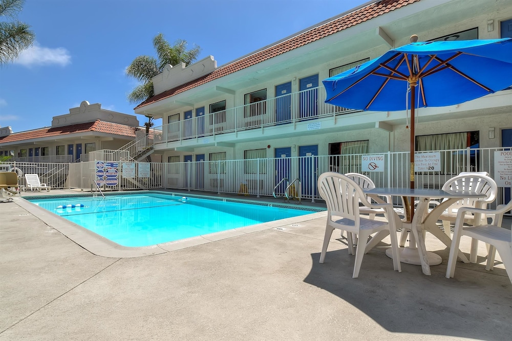 motel 6 carlsbad ca east
