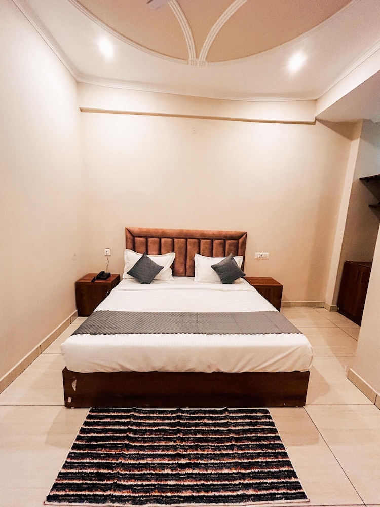 hotstel rishikesh tapovan