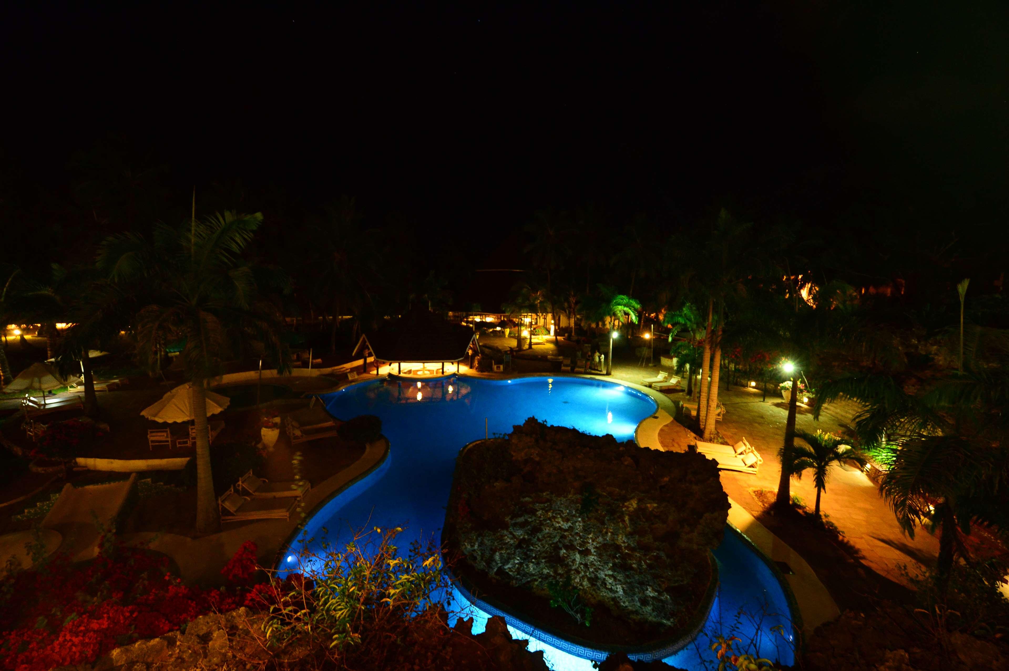 Diani Reef Beach Resort And Spa,Kwale>>Diani Beach,5 star