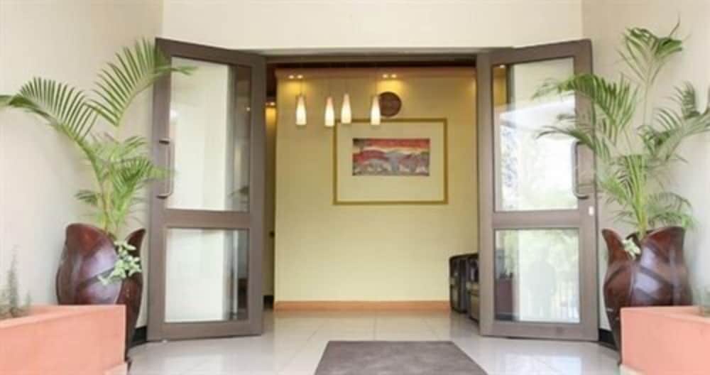 nairobi transit hotel
