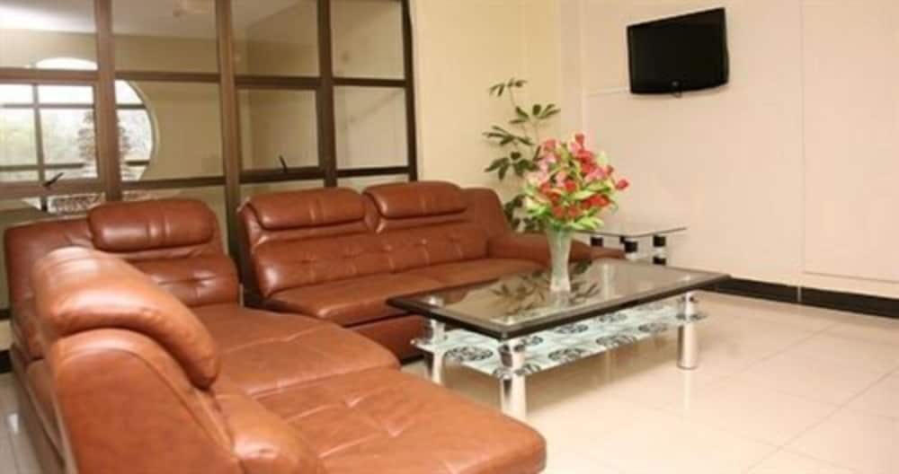 nairobi transit hotel