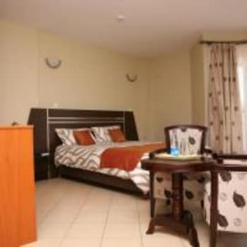 nairobi transit hotel