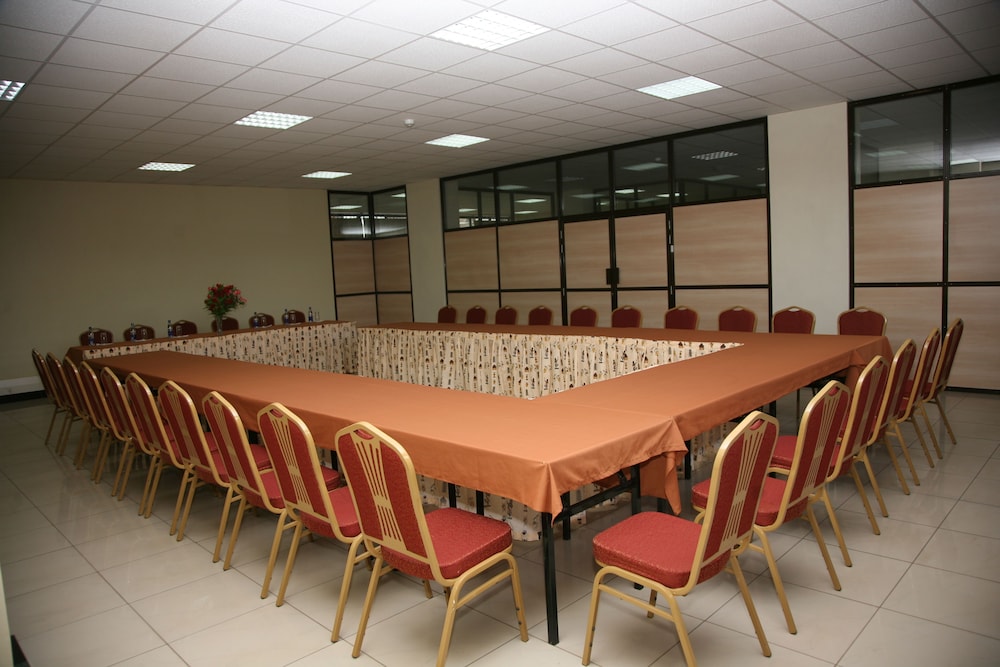 nairobi transit hotel