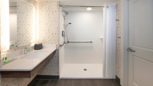 holiday inn panama city by ihg