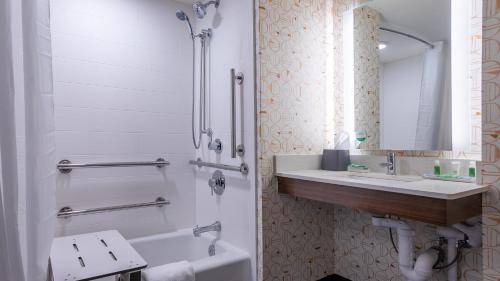 holiday inn panama city by ihg