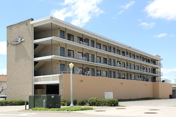blue marlin inn and suites