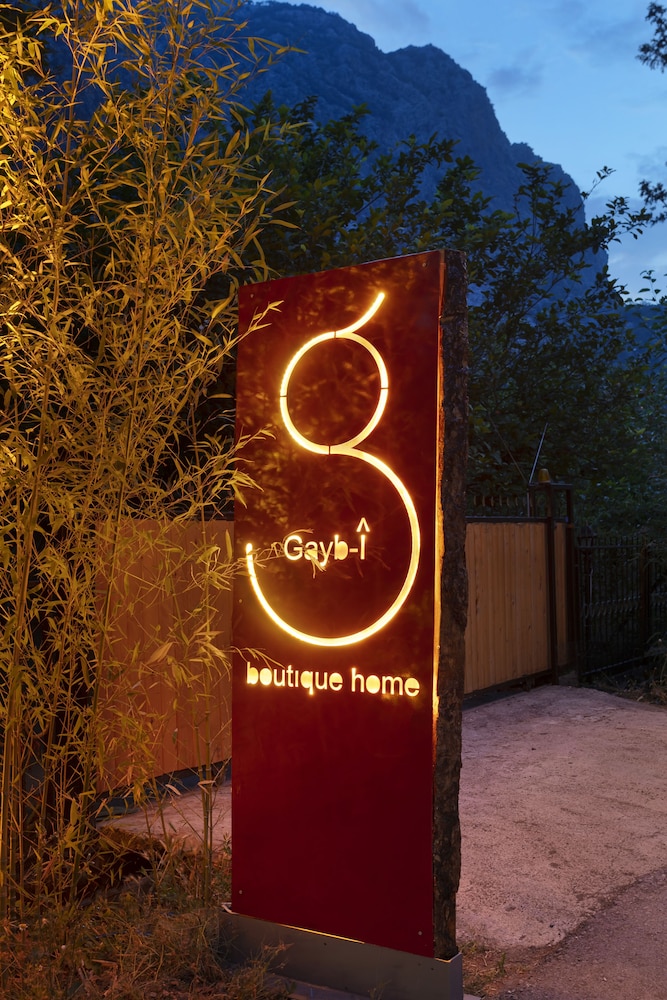 gayb i boutique home