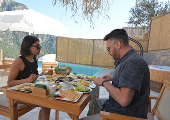 kabak freedom deluxe hotel