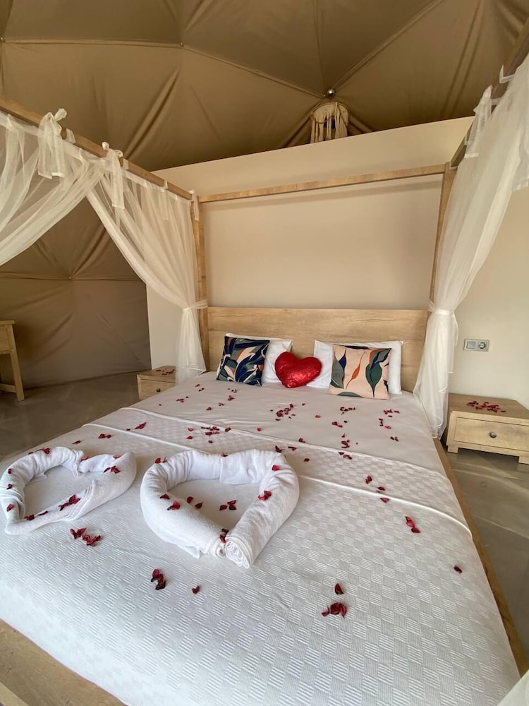 kabak freedom deluxe hotel