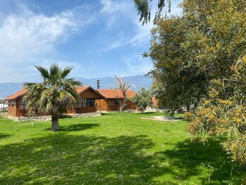 demre sahildeki ev bungalov