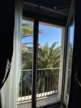 lal azure alacati
