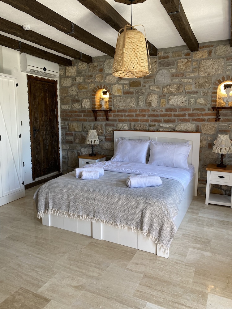 ionia liberty stone hotel