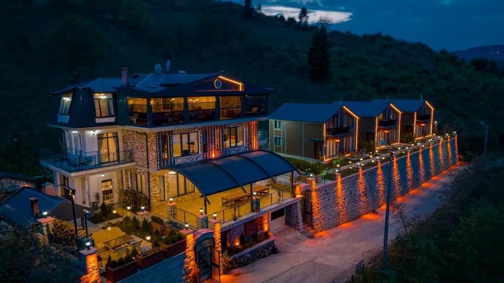 poison garden suite and spa