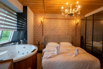 poison garden suite and spa