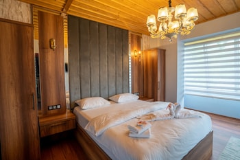 poison garden suite and spa