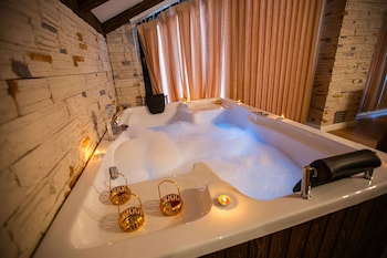 poison garden suite and spa