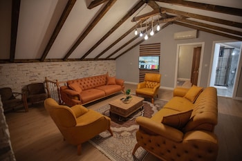 poison garden suite and spa