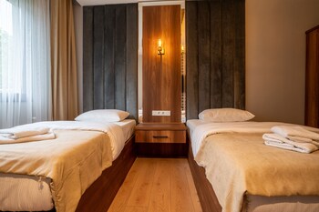 poison garden suite and spa