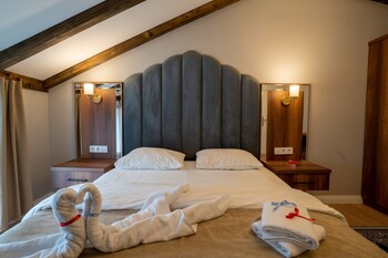 poison garden suite and spa