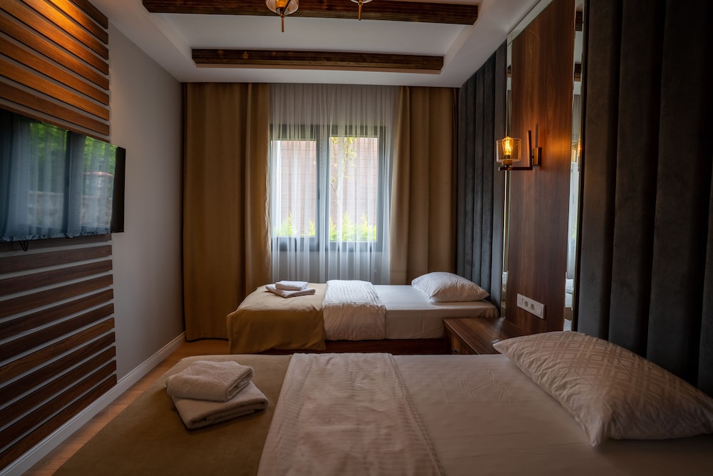 poison garden suite and spa