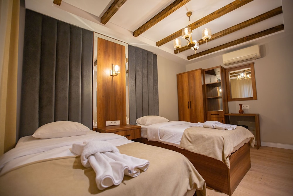 poison garden suite and spa