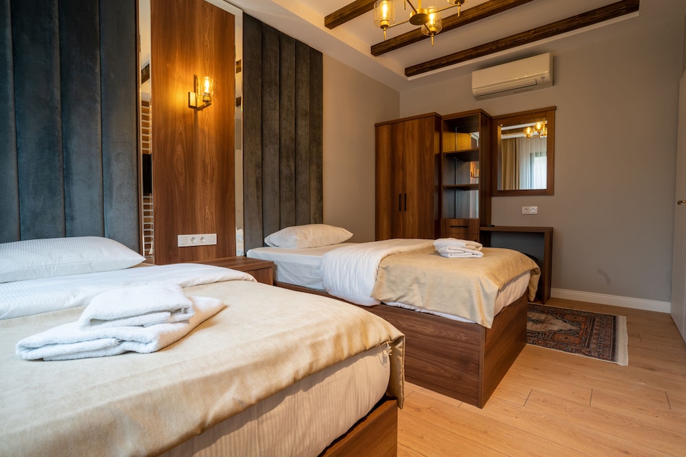 poison garden suite and spa