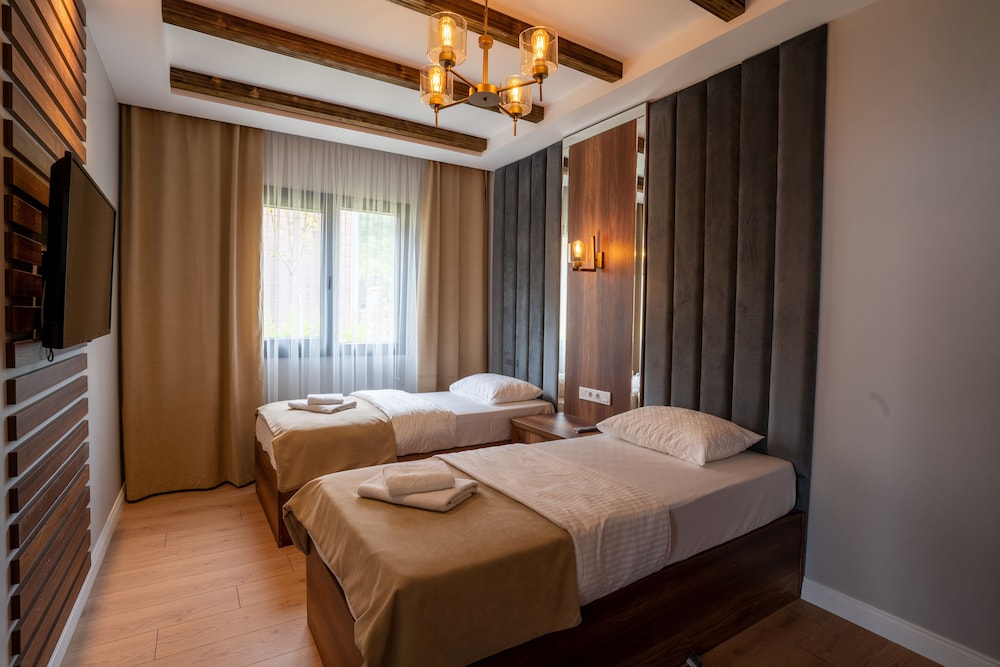 poison garden suite and spa