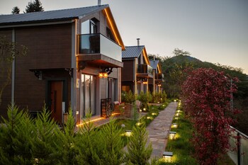 poison garden suite and spa