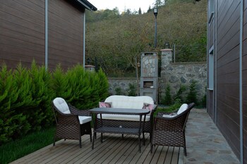 poison garden suite and spa