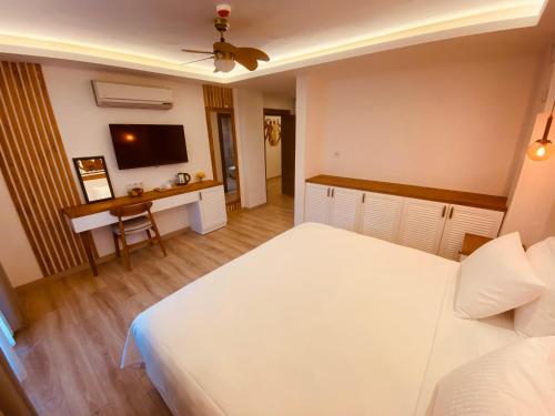 in ephesus otel and art galery