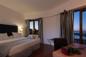 Porto Veneziano Hotel,Akti Enoseos & Glafkou,3 star