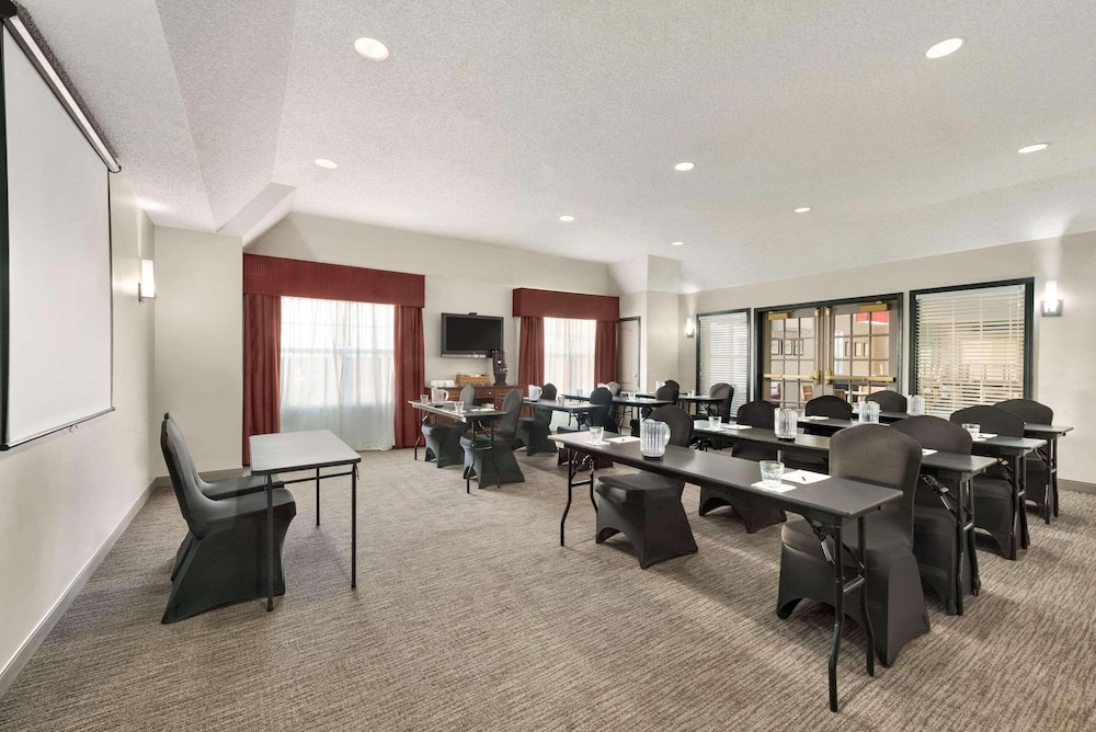 country inn and suites by radisson kansas city at v