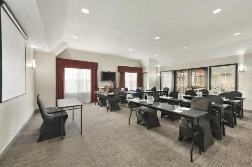 country inn and suites by radisson kansas city at v
