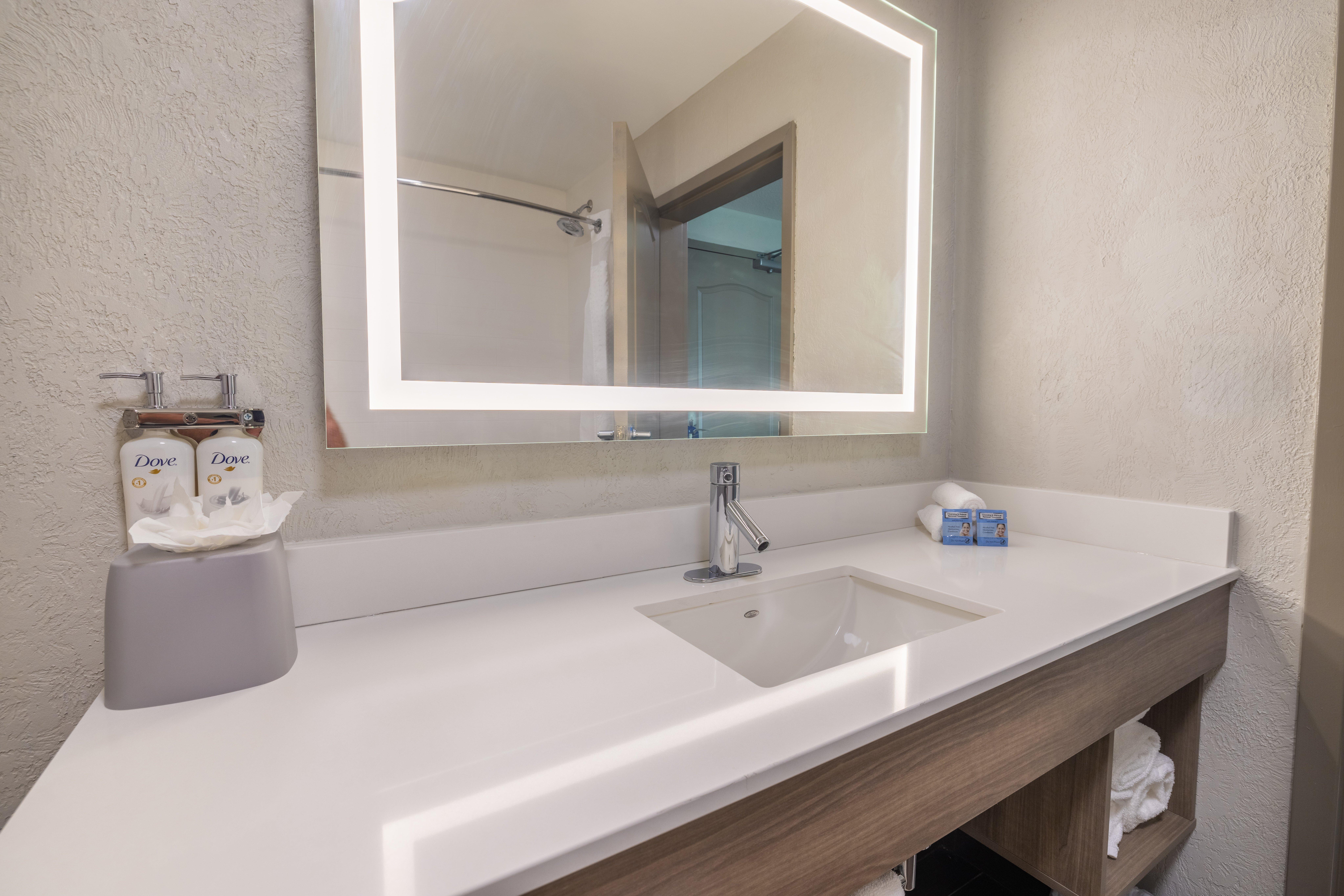 holiday inn express and suites kansas city airport by ihg