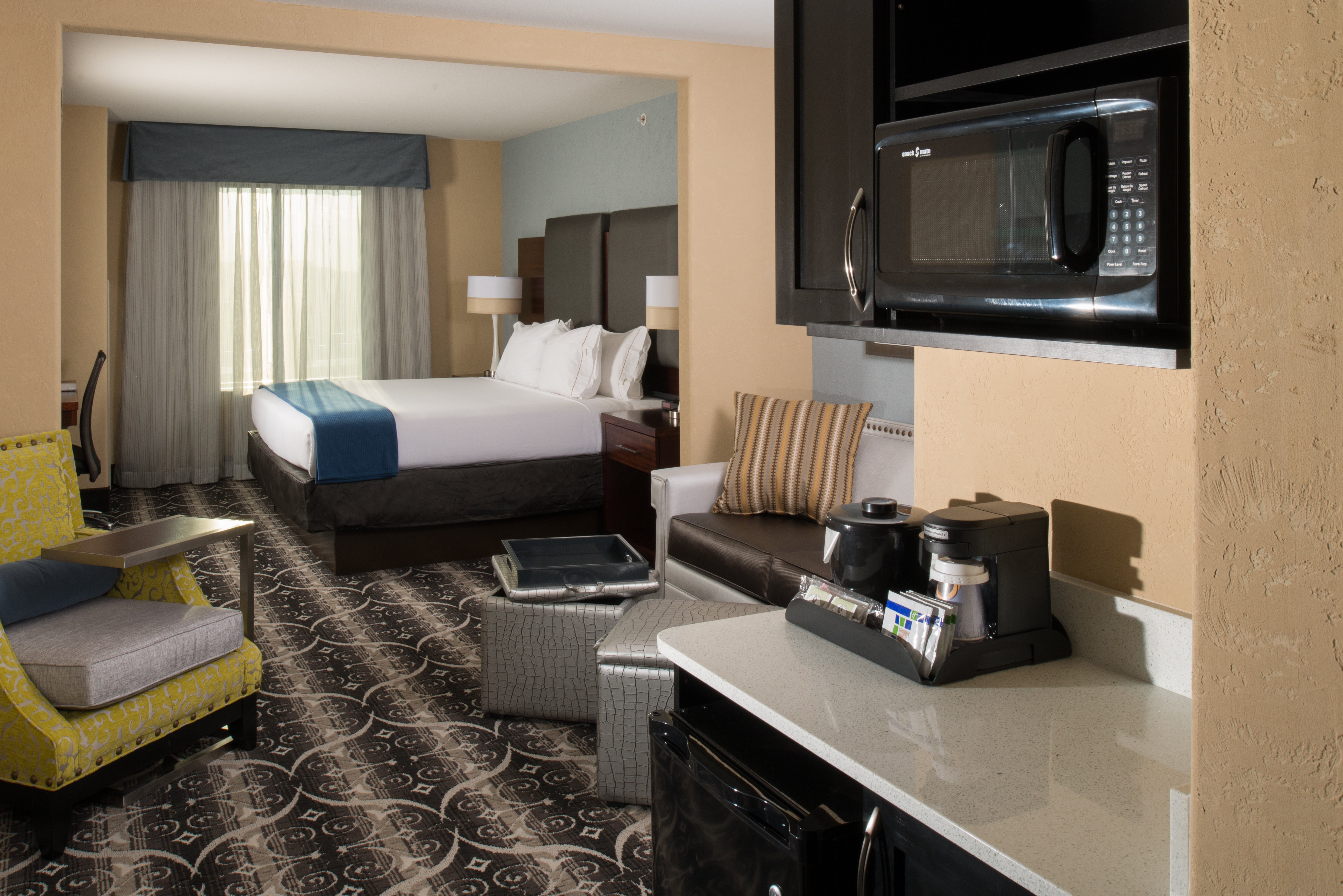 holiday inn express and suites kansas city airport by ihg