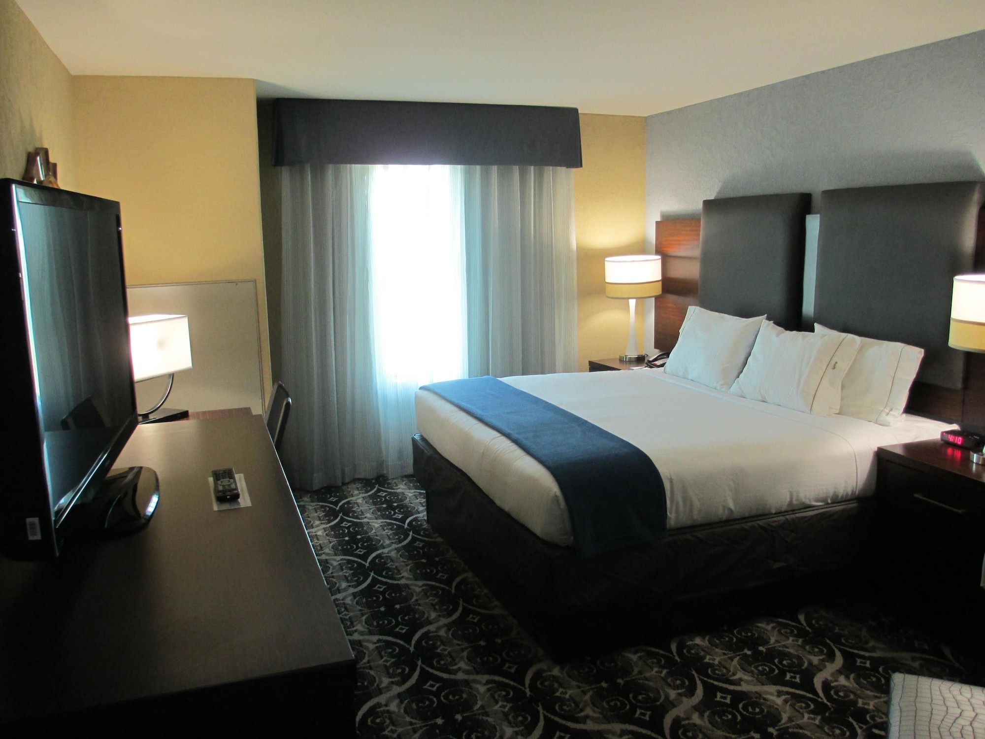 holiday inn express and suites kansas city airport by ihg