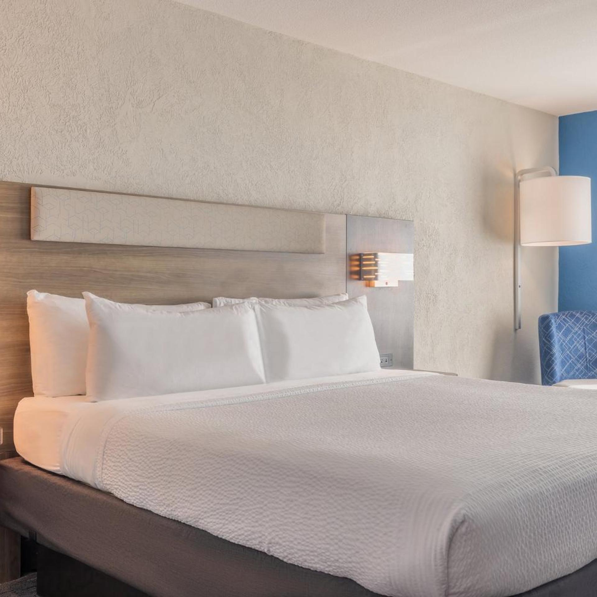 holiday inn express and suites kansas city airport by ihg