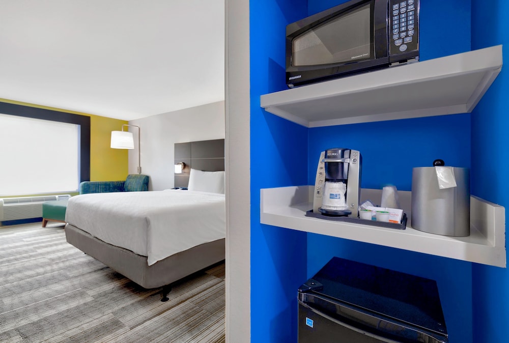 holiday inn express and suites kansas city airport by ihg
