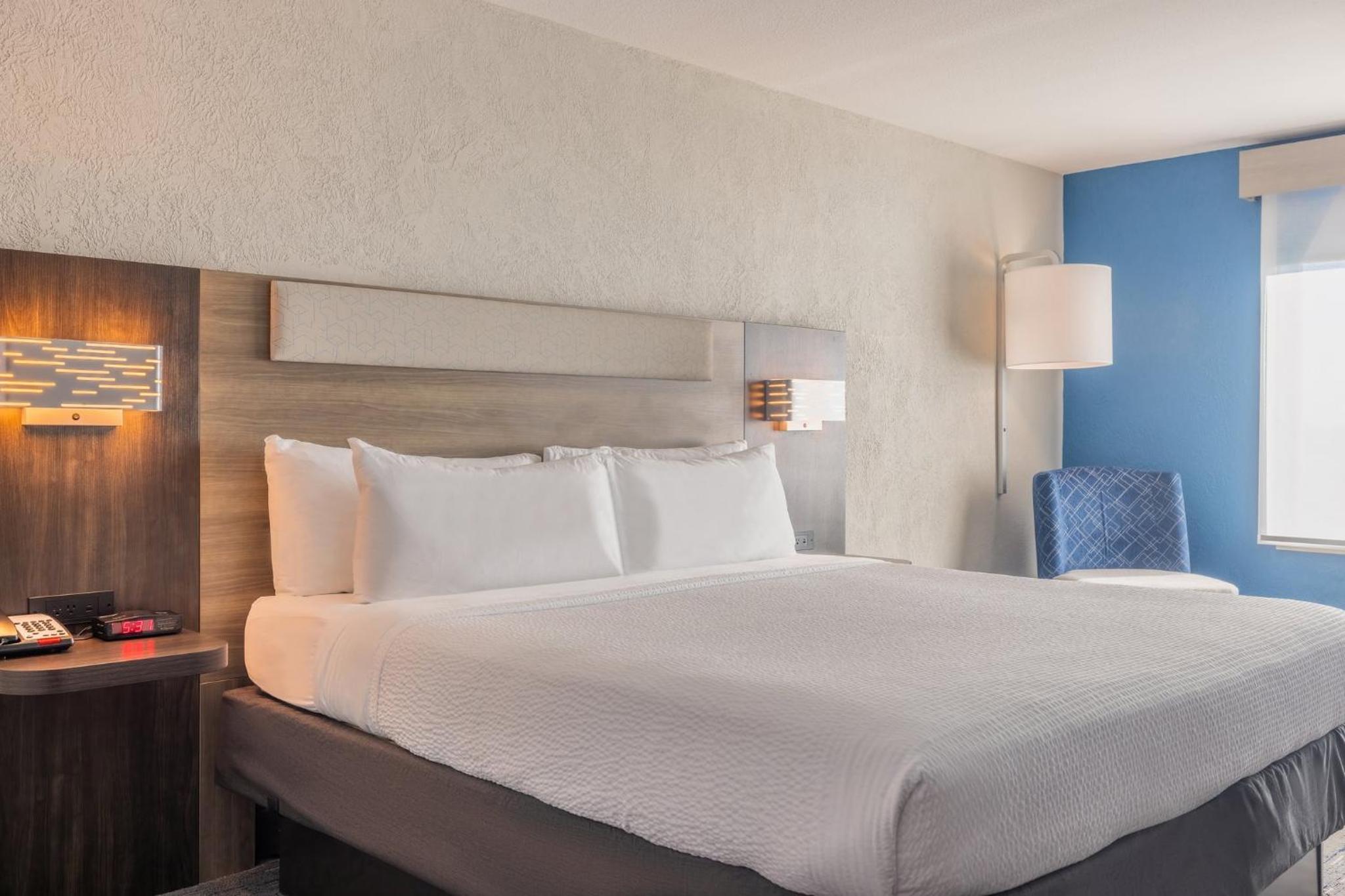holiday inn express and suites kansas city airport by ihg