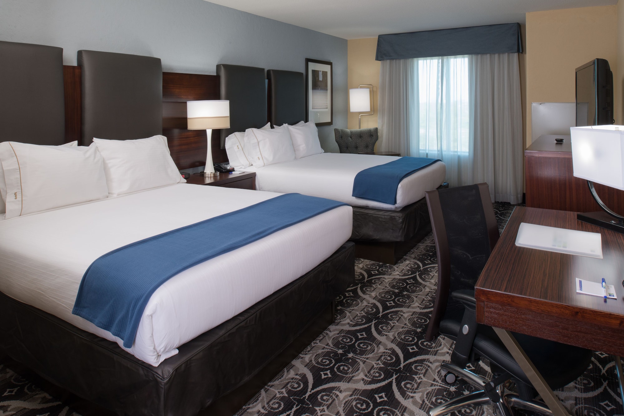 holiday inn express and suites kansas city airport by ihg