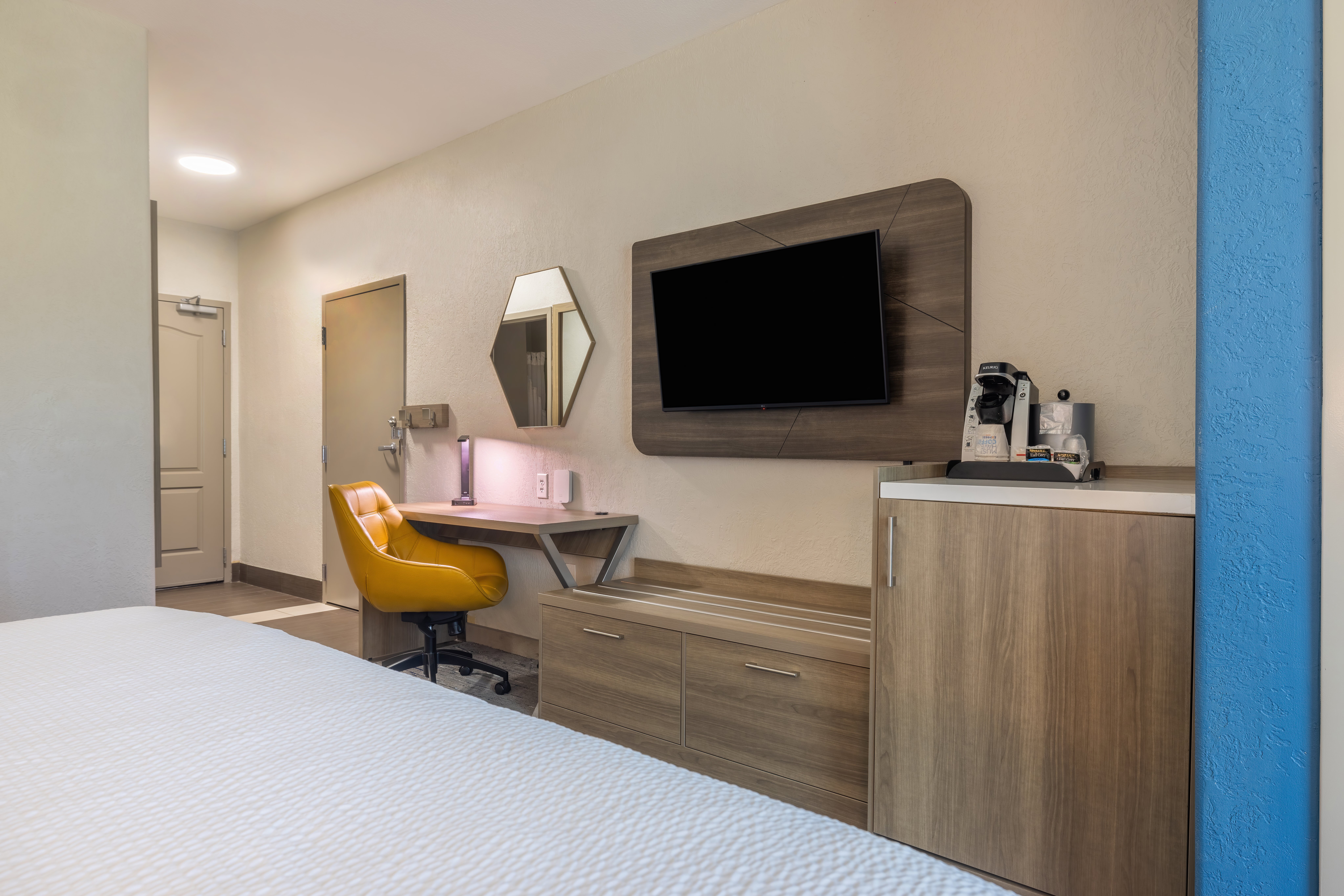 holiday inn express and suites kansas city airport by ihg
