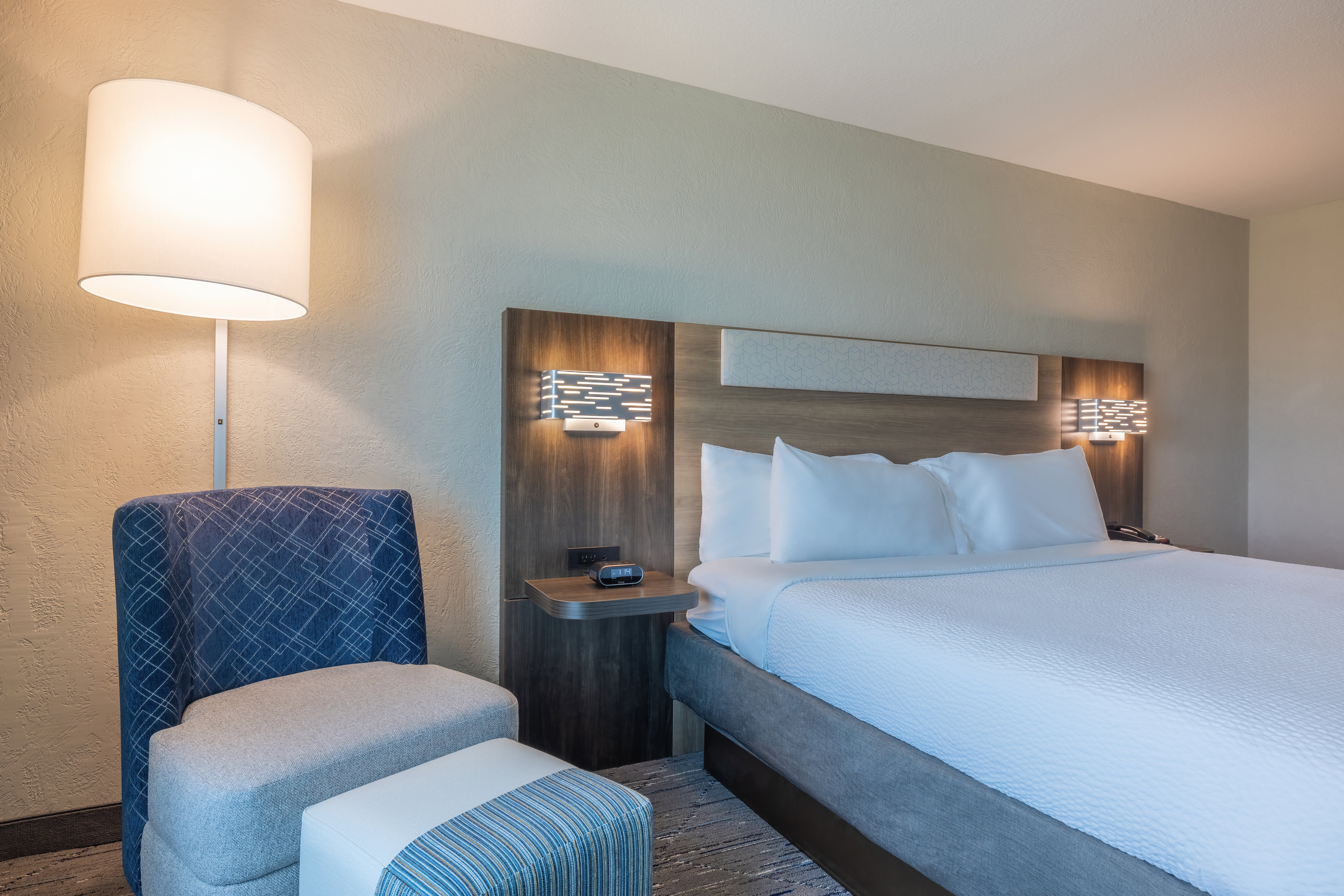 holiday inn express and suites kansas city airport by ihg