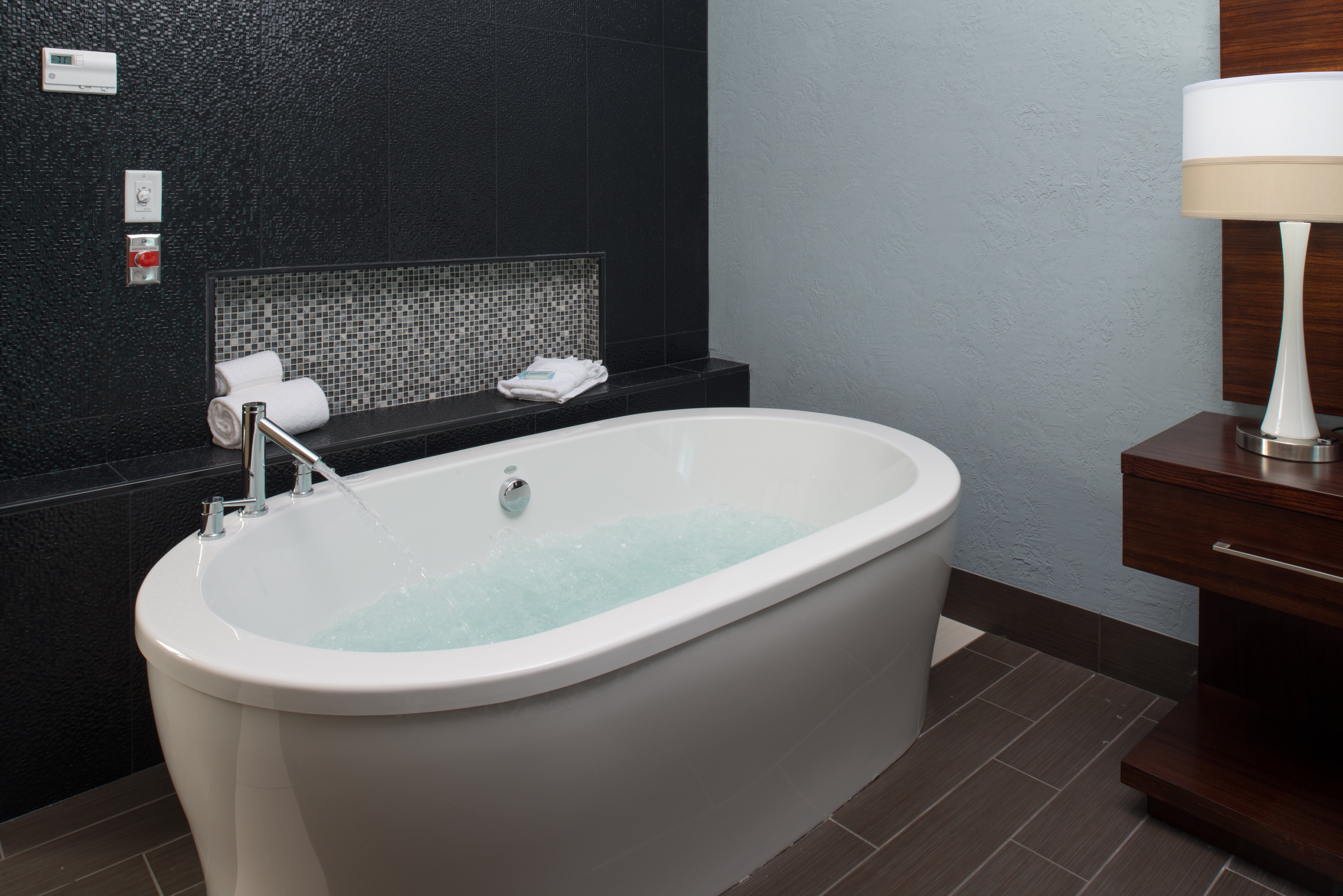holiday inn express and suites kansas city airport by ihg
