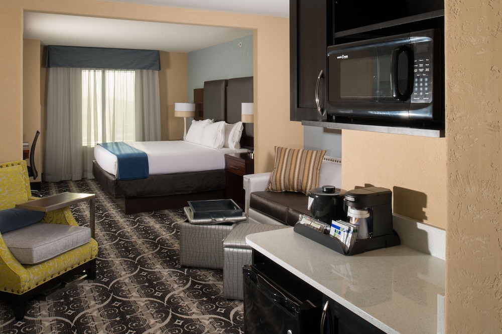 holiday inn express and suites kansas city airport by ihg